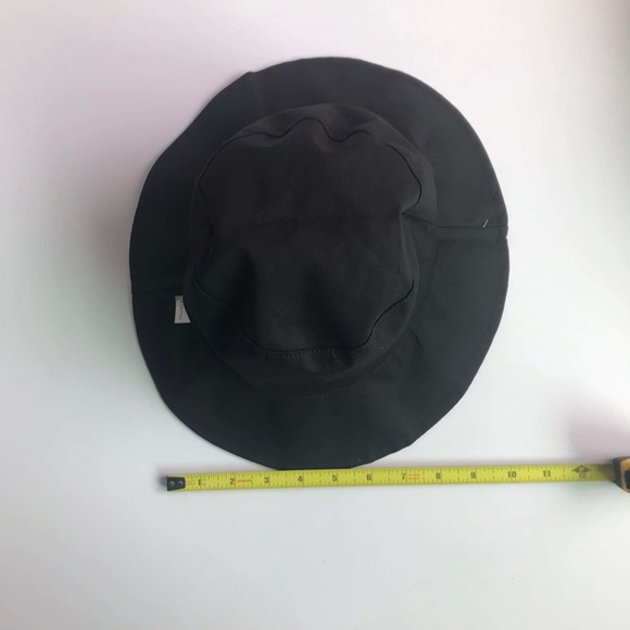 Reversible Bucket Ying Yang black heart polyester hat - Picture 4 of 10